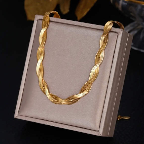 Jewelry - 18K Gold Plated Twist Flat Necklace
